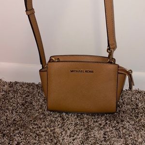 Mini brown crossbody